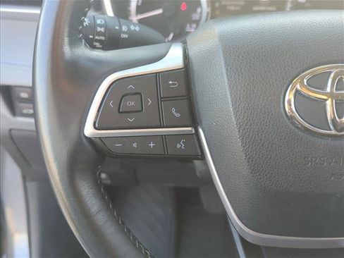 Certified 2023 Toyota Highlander XLE image 11