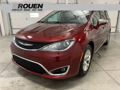 Used 2019 Chrysler Pacifica Limited FWD image 1