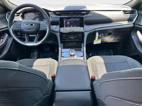 New 2025 Jeep Grand Cherokee Laredo X image 17