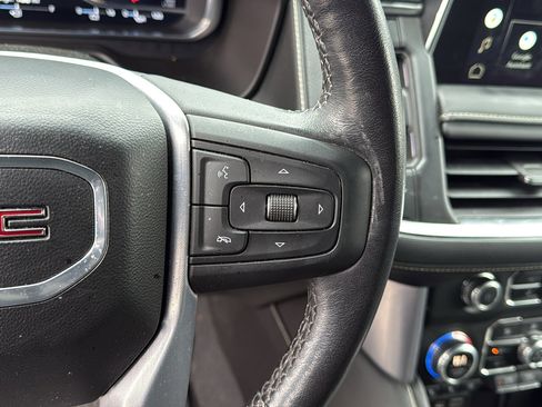 Used 2022 GMC Yukon SLT w/ SLT Premium Package image 17