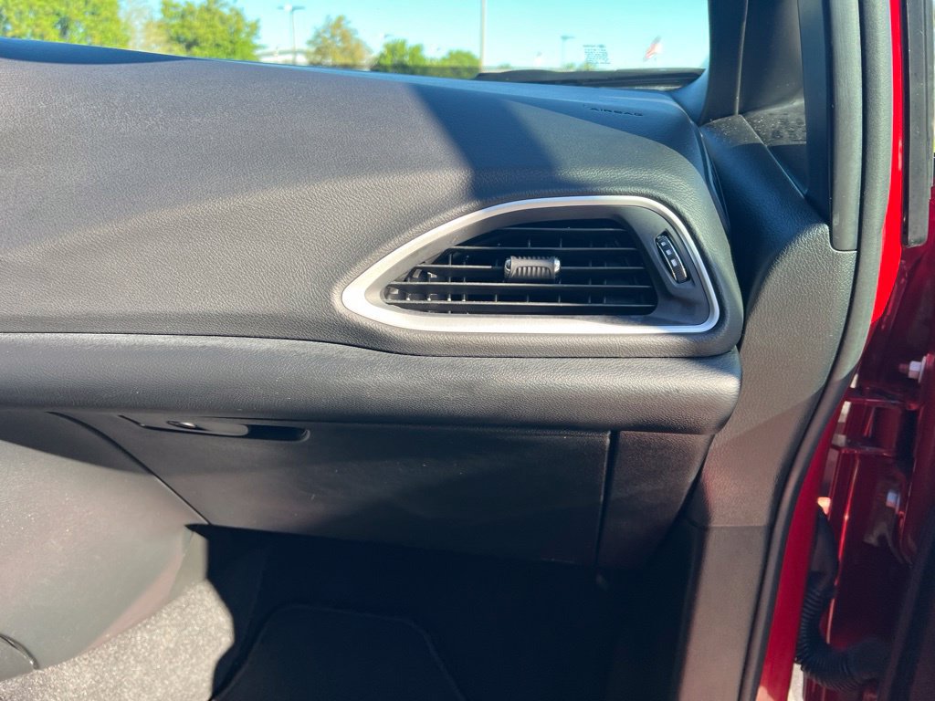 Used 2025 Chrysler Pacifica Select FWD image 15