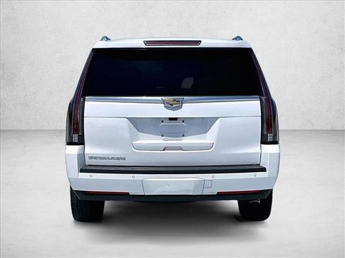 Used 2019 Cadillac Escalade Premium Luxury RWD image 4