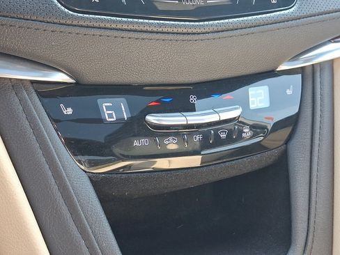 Used 2018 Cadillac XT5 Luxury w/ Driver Awareness Package AWD/4WD image 16