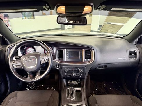 Used 2017 Dodge Charger SE image 10