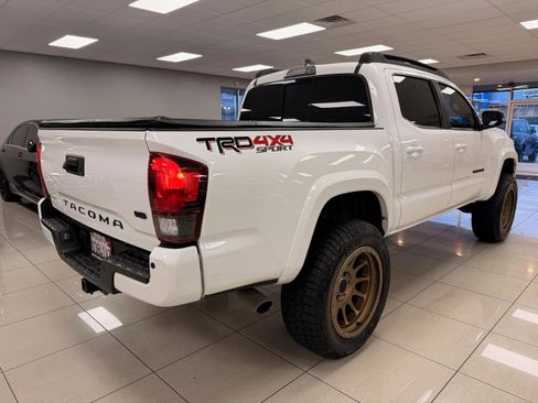 Used 2019 Toyota Tacoma TRD Sport w/ Technology Package image 7