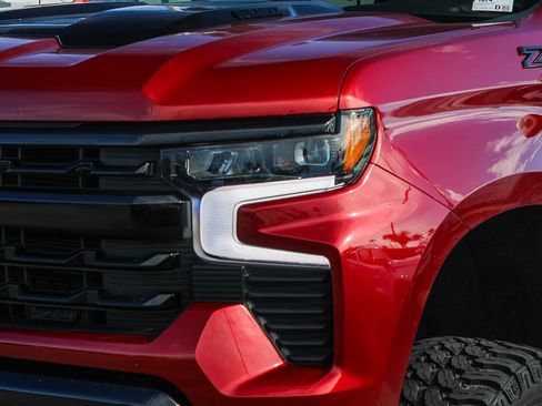 Used 2025 Chevrolet Silverado 1500 LT Trail Boss w/ Convenience Package II AWD/4WD image 9
