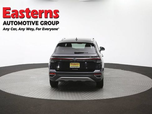 Used 2025 Volkswagen Taos SE FWD image 35