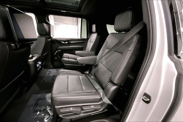 Used 2023 GMC Yukon XL Denali w/ Advanced Technology Package AWD/4WD image 26