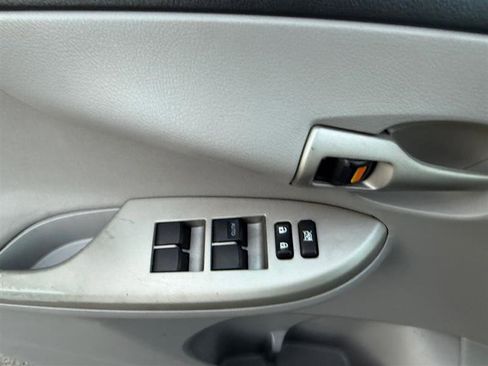 Used 2013 Toyota Corolla LE Special Edition image 23