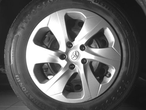 Used 2020 Toyota RAV4 LE FWD image 5