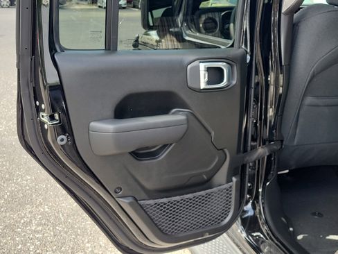New 2026 Jeep Gladiator Sport AWD/4WD image 11