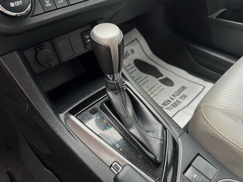 Used 2016 Toyota Corolla LE image 12