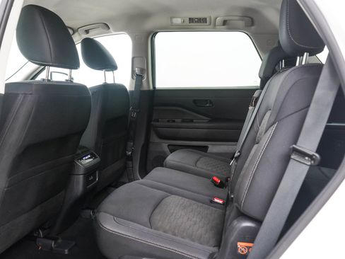 Used 2024 Nissan Pathfinder SV AWD/4WD image 15