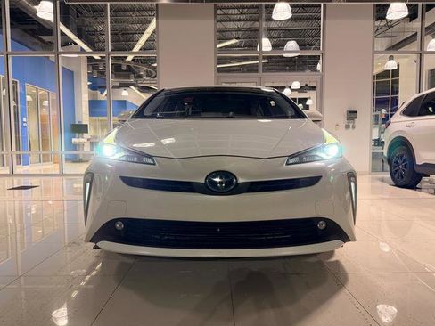 Used 2020 Toyota Prius LE image 3