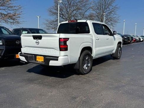 Certified 2025 Nissan Frontier SV RWD image 3
