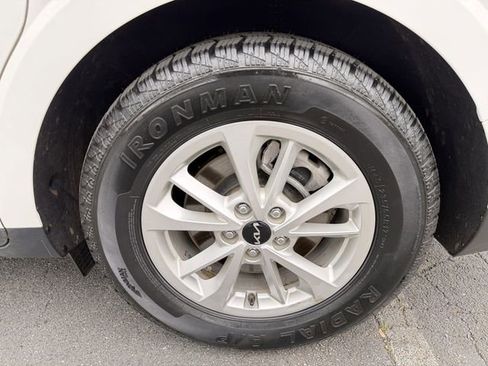 Used 2024 Kia Carnival LX FWD image 48