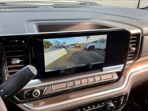 Used 2025 Chevrolet Silverado 2500 LT w/ Convenience Package image 11