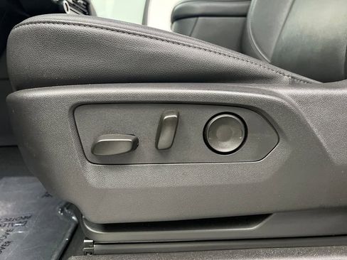Used 2025 Chevrolet Tahoe LT AWD/4WD image 10