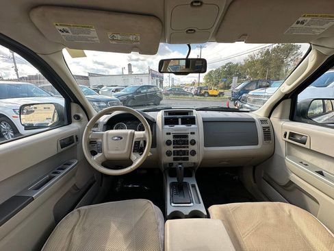 Used 2010 Ford Escape XLT image 2