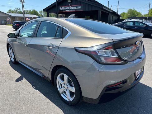 Used 2017 Chevrolet Volt LT FWD image 5