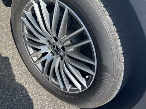 Used 2025 Mercedes-Benz GLC 300 4MATIC image 3