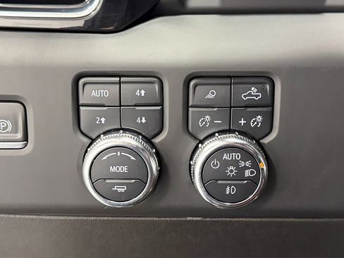 Used 2024 GMC Sierra 2500 Denali Ultimate image 25