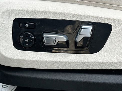 Used 2022 BMW X5 sDrive40i w/ M Sport Package RWD image 25