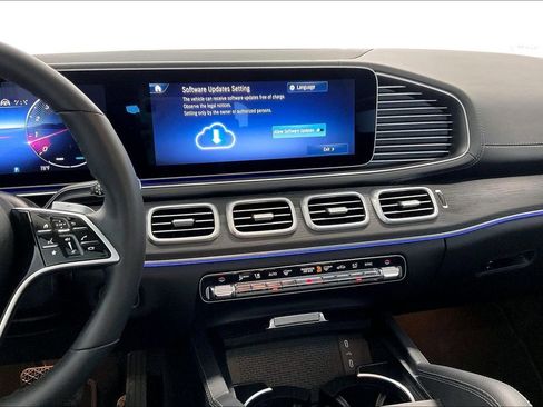 Used 2026 Mercedes-Benz GLS 450 4MATIC image 6