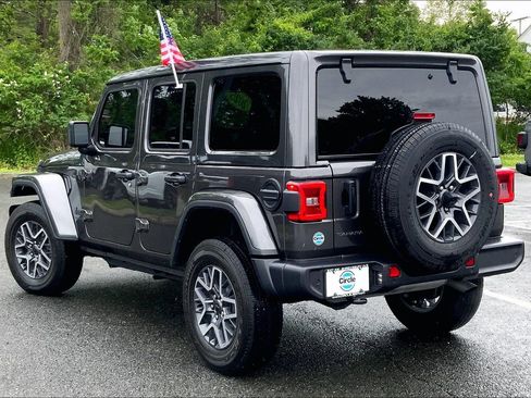 Used 2025 Jeep Wrangler Unlimited Sahara w/ Safety Group AWD/4WD image 9