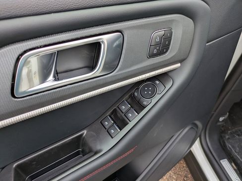 New 2026 Ford Explorer ST-Line w/ ST-Line Street Pack image 9