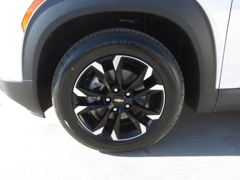 Used 2023 Chevrolet TrailBlazer LT image 4