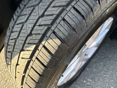 Certified 2022 Jeep Grand Cherokee Limited w/ Luxury Tech Group II image 6