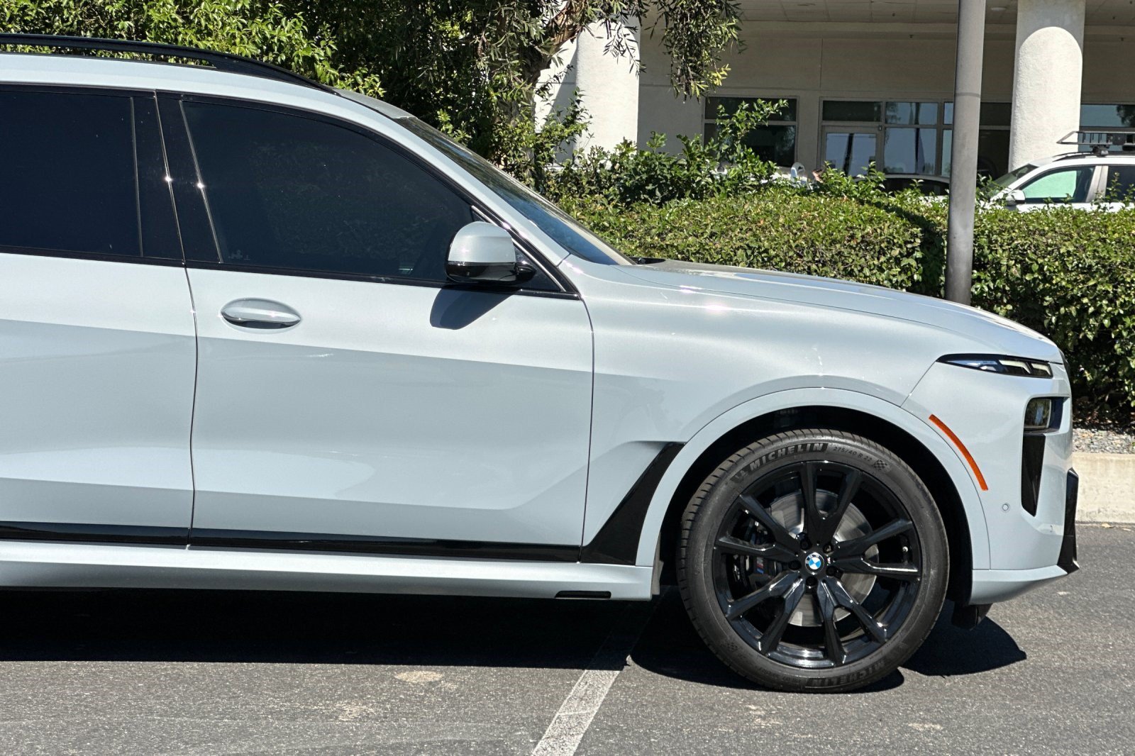 Used 2024 BMW X7 xDrive40i w/ M Sport Package AWD/4WD image 36