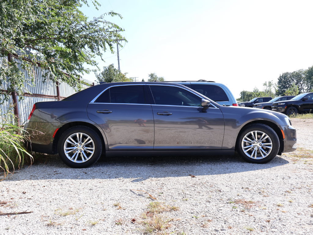 Used 2019 Chrysler 300 Touring w/ Driver Convenience Group RWD image 21