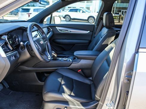 Used 2025 Cadillac XT6 Luxury image 20