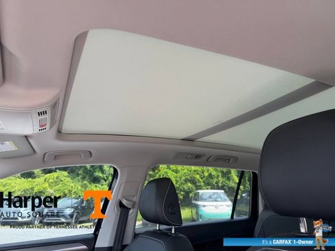 Used 2023 Volkswagen Tiguan SE w/ Panoramic Sunroof Package FWD image 20