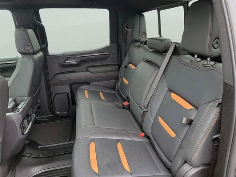 Used 2023 GMC Sierra 1500 AT4 w/ Technology Package AWD/4WD image 13