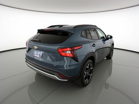 Used 2025 Chevrolet Trax LT image 9