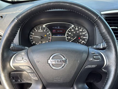 Used 2020 Nissan Pathfinder SL image 9