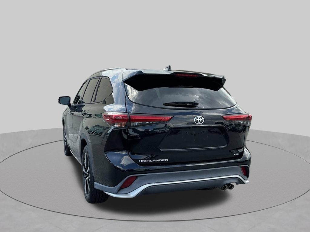 Used 2021 Toyota Highlander XSE FWD image 7