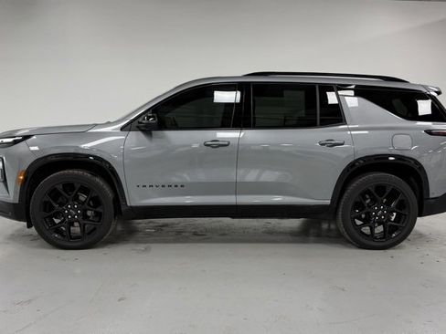 Used 2024 Chevrolet Traverse RS image 2