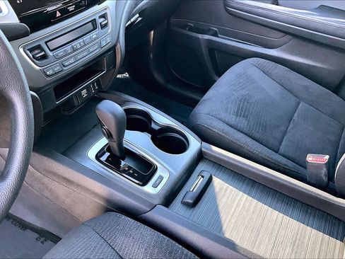 Used 2017 Honda Pilot EX image 16