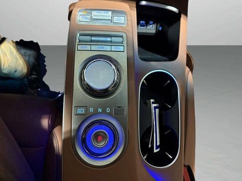 Used 2025 Genesis GV70 2.5T w/ Advanced Package image 19