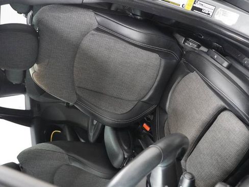 Used 2022 MINI Cooper 4-Door Hardtop FWD image 4
