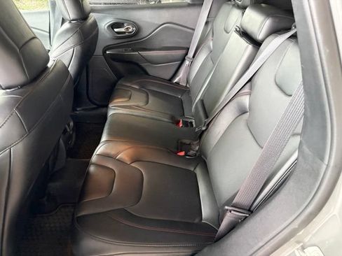 Used 2022 Jeep Cherokee Trailhawk w/ Sound & Nav Group AWD/4WD image 18