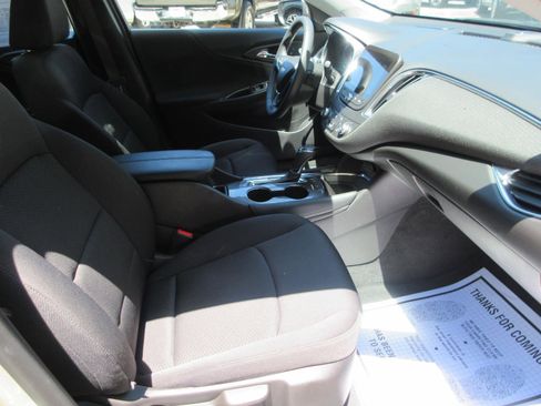 Used 2016 Chevrolet Malibu LT w/ Driver Confidence Package FWD image 22