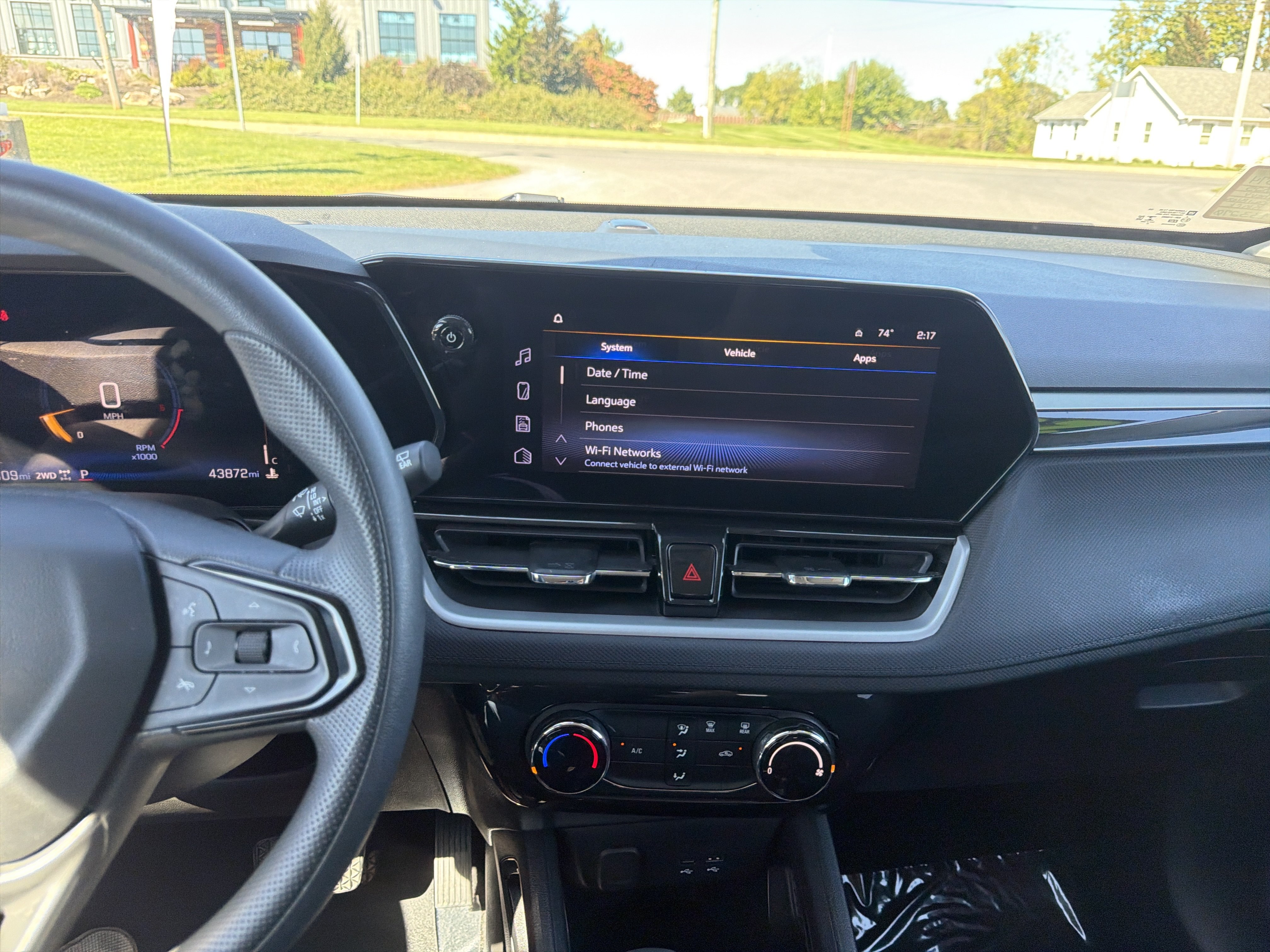 Used 2025 Chevrolet TrailBlazer LT AWD/4WD image 24
