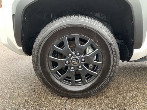 Used 2025 Toyota 4Runner SR5 image 31