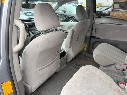 Used 2013 Toyota Sienna LE image 25