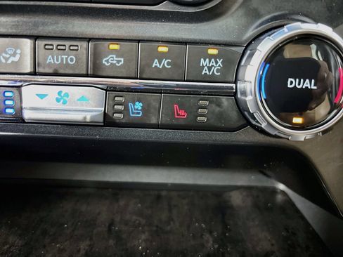 Used 2023 Ford F150 Lariat w/ Max Trailer Tow Package AWD/4WD image 21